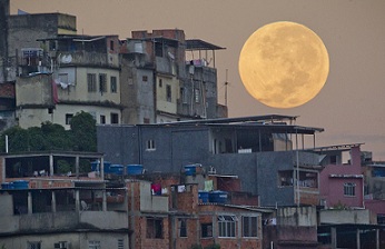 6550d1336421798-supermoon-dominates-sunday-night-skyline-around-supermoon3.jpg