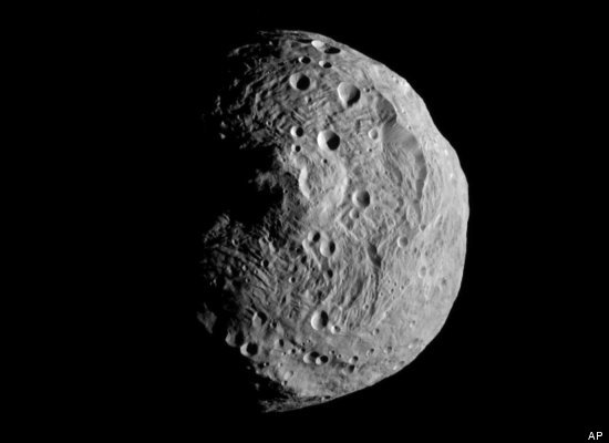 6354d1320612223-asteroid-2005-yu55-narrowly-miss-earth-slide_195915_454893_large.jpeg