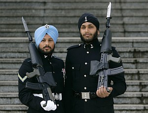 578d1249222596-guarding-queen-hard-but-worth-sikh-sikh.soldiers.jpg