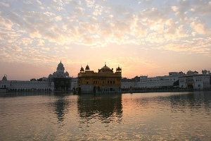 444d1247012503-aquatic-gurdwara-wave-of-the-future-goldentemple.jpg