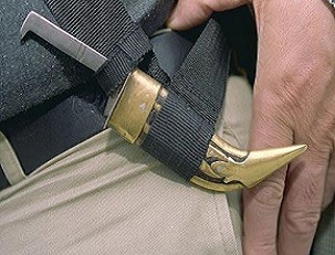 6380d1321924206-london-2012-sikhs-allowed-carry-daggers-kirpan_1573875c.jpg