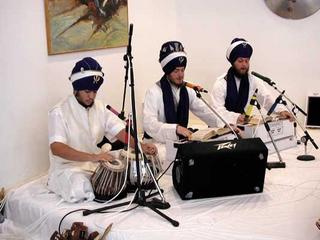 Charhikala Singhs doing Kirtan