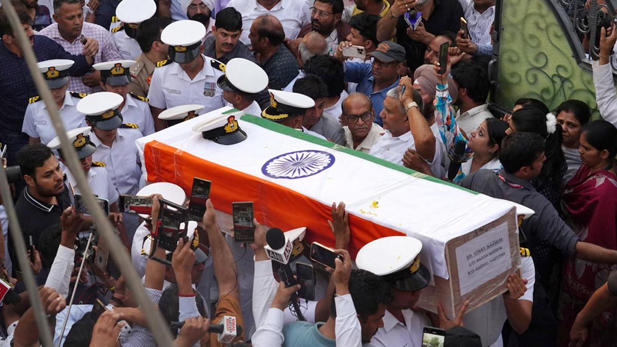 23vinay-narwal-last-rites3.jpg