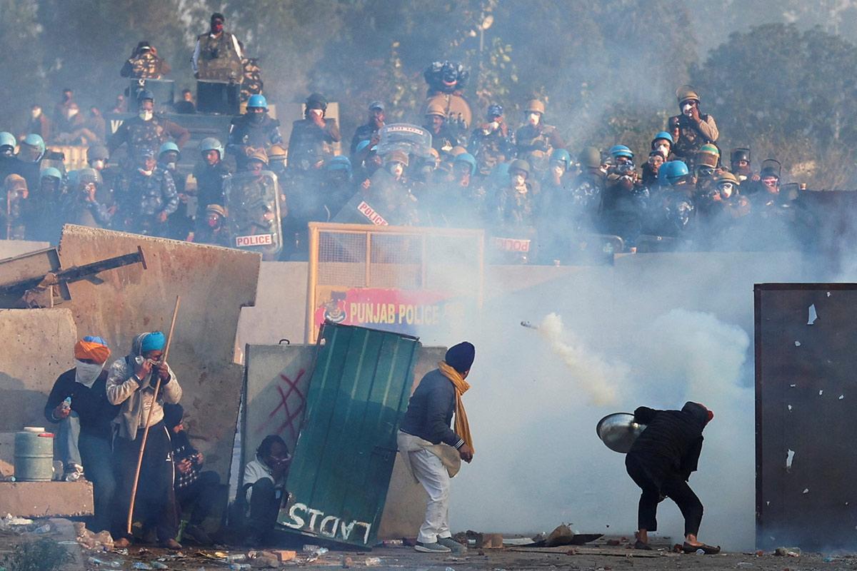 Farmers tear-gassed even as govt calls for fresh talks