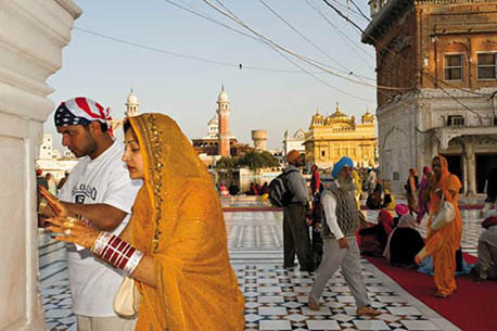 Golden-Temple-in-Armritsar-Holy-City-of-the-Sikhs-3.jpg