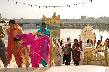 Golden-Temple-in-Arritsar-Holy-City-of-the-Sikhs-2.jpg